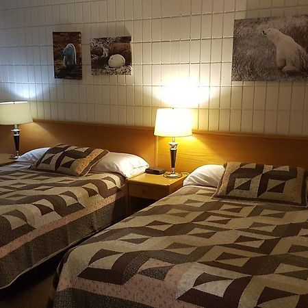 Pinawa Motel Экстерьер фото
