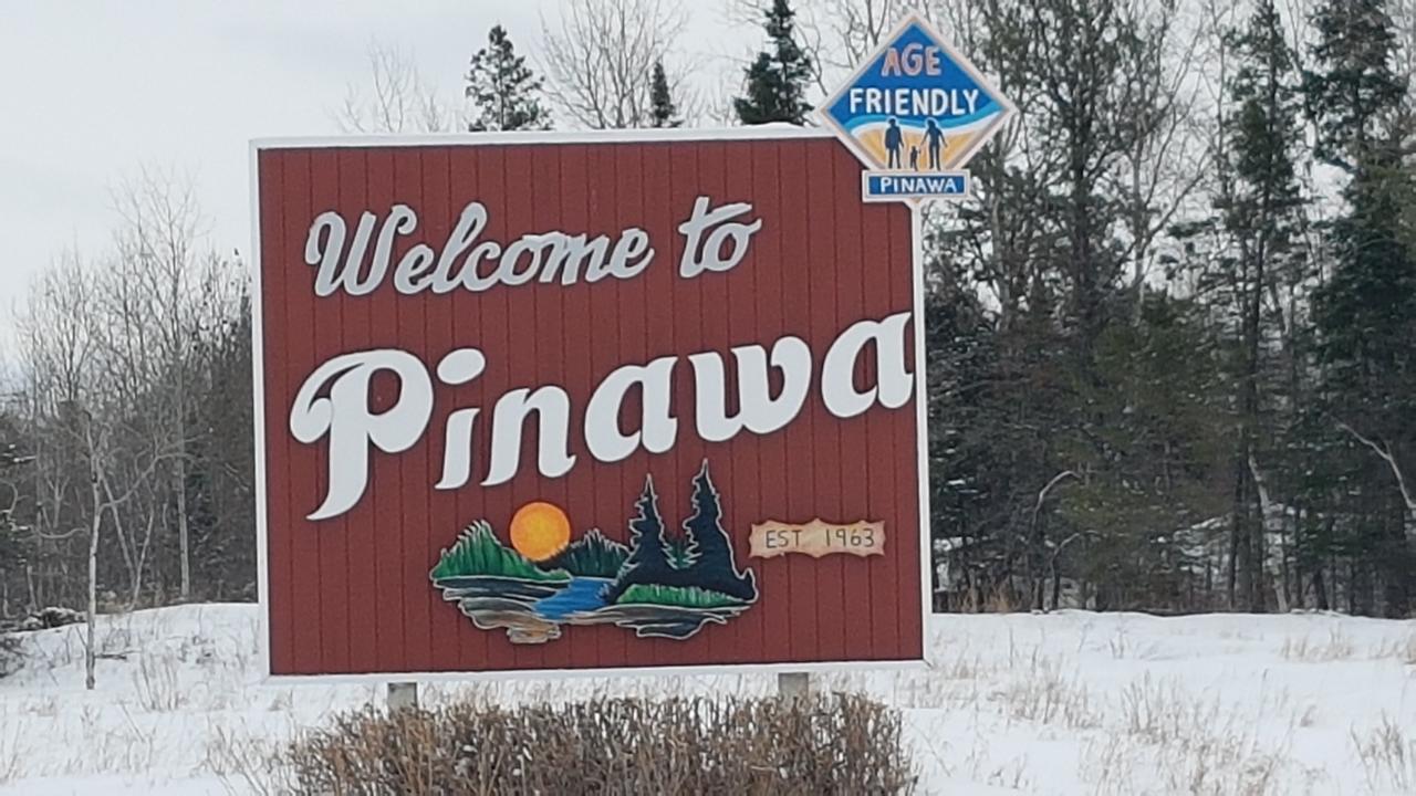 Pinawa Motel Экстерьер фото